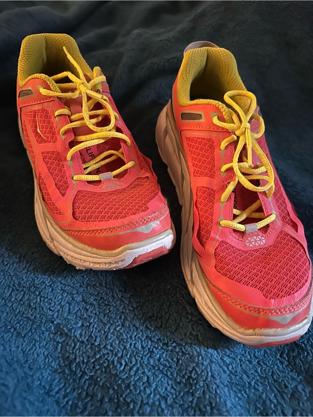 Hoka One One Coral Pink Running Shoes with Yellow Laces size 8.5